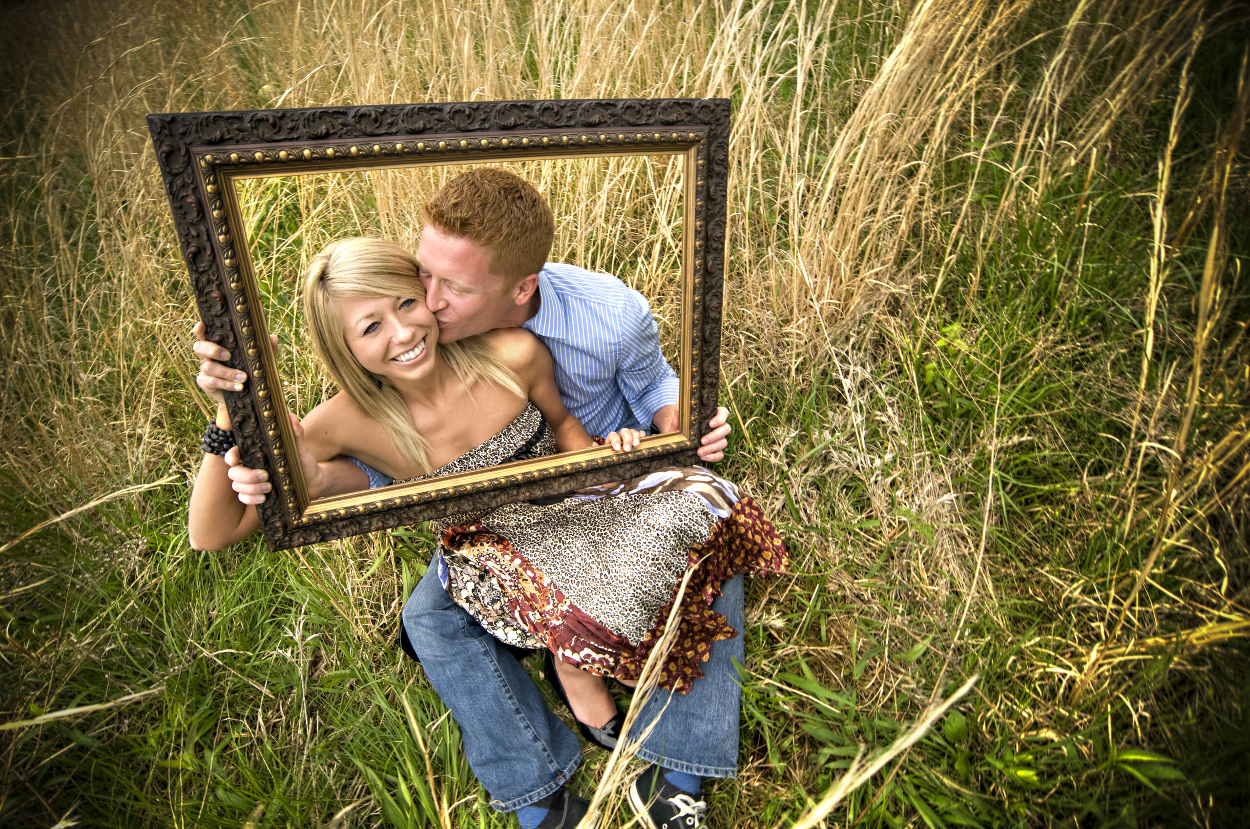 Engagement Photo Idea: Frame That Moment!