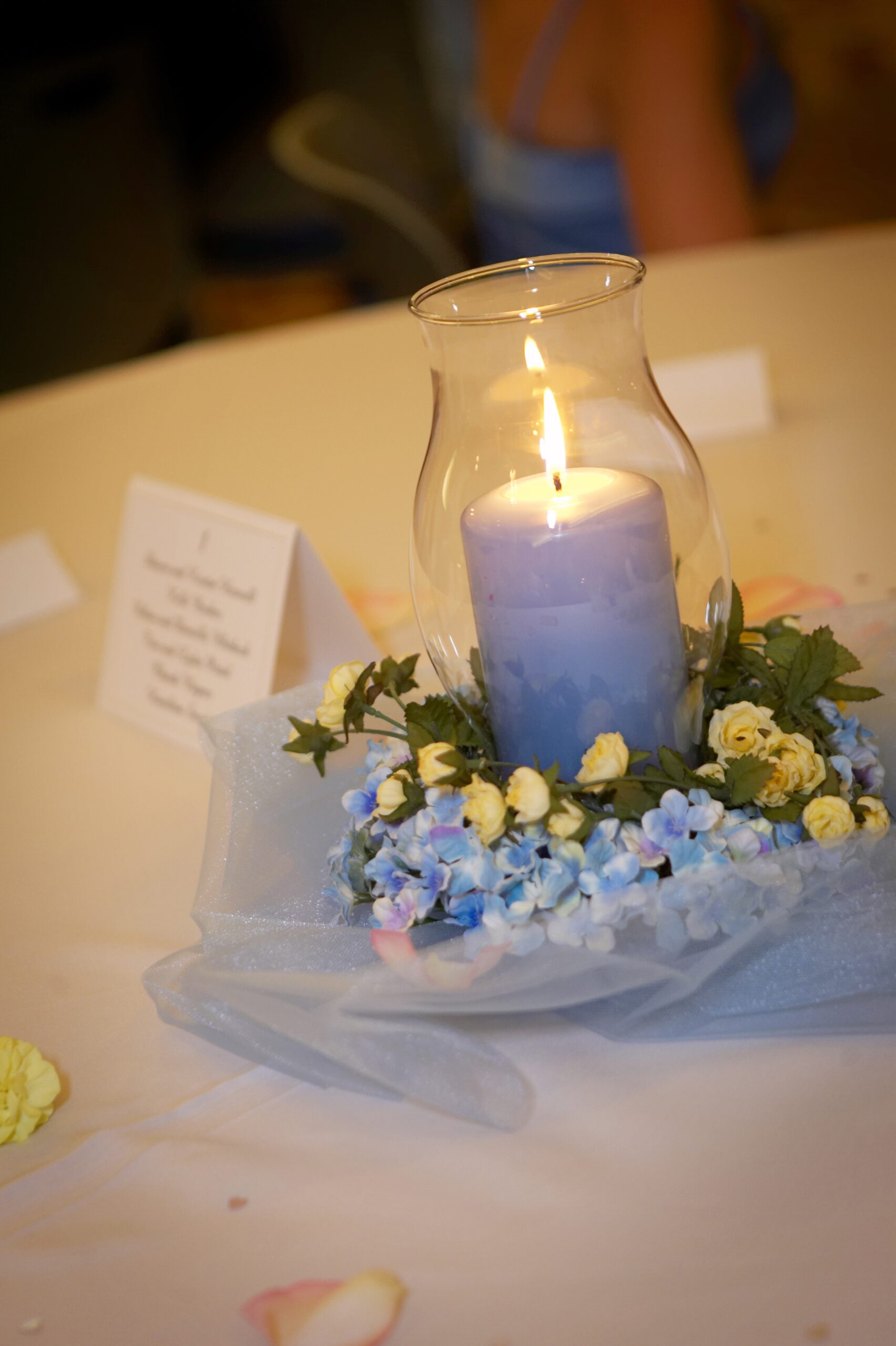 Centerpiece Idea: Flower Ring and Candle