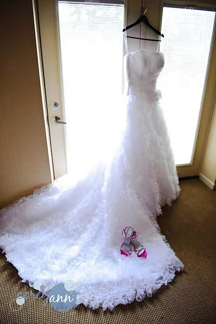 Before-the-Wedding Photo Idea for Colorful Bridal Shoes